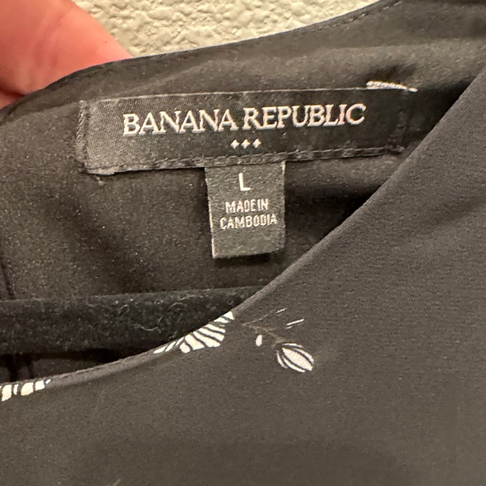 EUC Banana Republic Black Floral Shirt - Picture 3 of 5